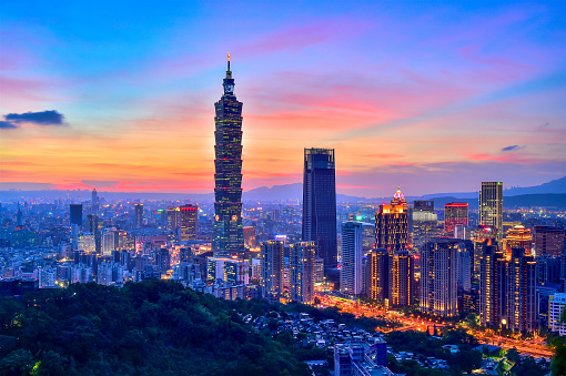 The Elephant Mountain hiking trail is the closest viewpoint to the iconic Taipei 101 building and attracts photographers and tourists whenever there's a chance of a nice sunset (Via Getty Images)