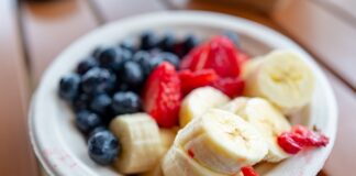 One of the top fast breakfast ideas the "fruit bowl."